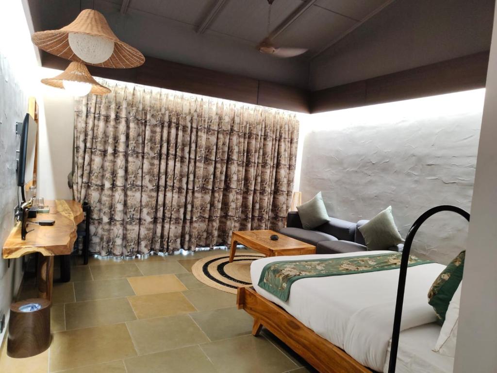 Ένα ή περισσότερα κρεβάτια σε δωμάτιο στο Hotel Sonar Bangla Joypur Forest