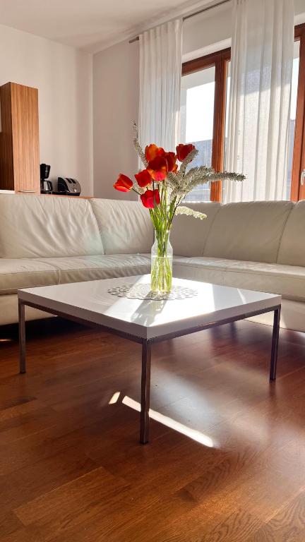 Posedenie v ubytovaní Mercury two-bedroom apartment & parking