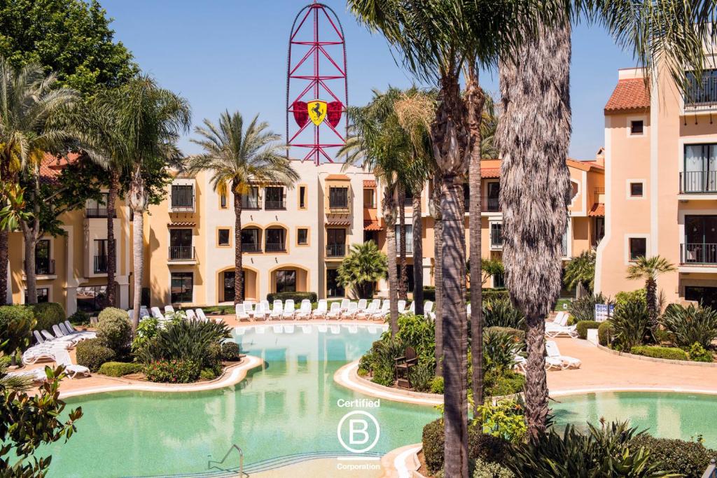 Bazén v ubytovaní PortAventura Hotel PortAventura - Includes unlimited access to PortAventura Park & 1 access to Ferrari Land alebo v jeho blízkosti