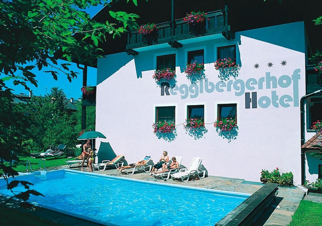 Bazén v ubytování Hotel Regglbergerhof nebo v jeho okolí
