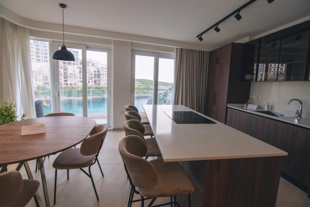 Fotografie z fotogalerie ubytování Water's Edge Suite Xlendi with Direct Sea Access v destinaci Munxar