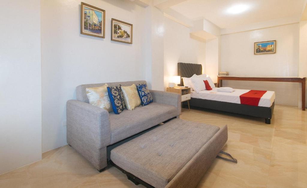 Posezení v ubytování RedDoorz at Delorian Residences