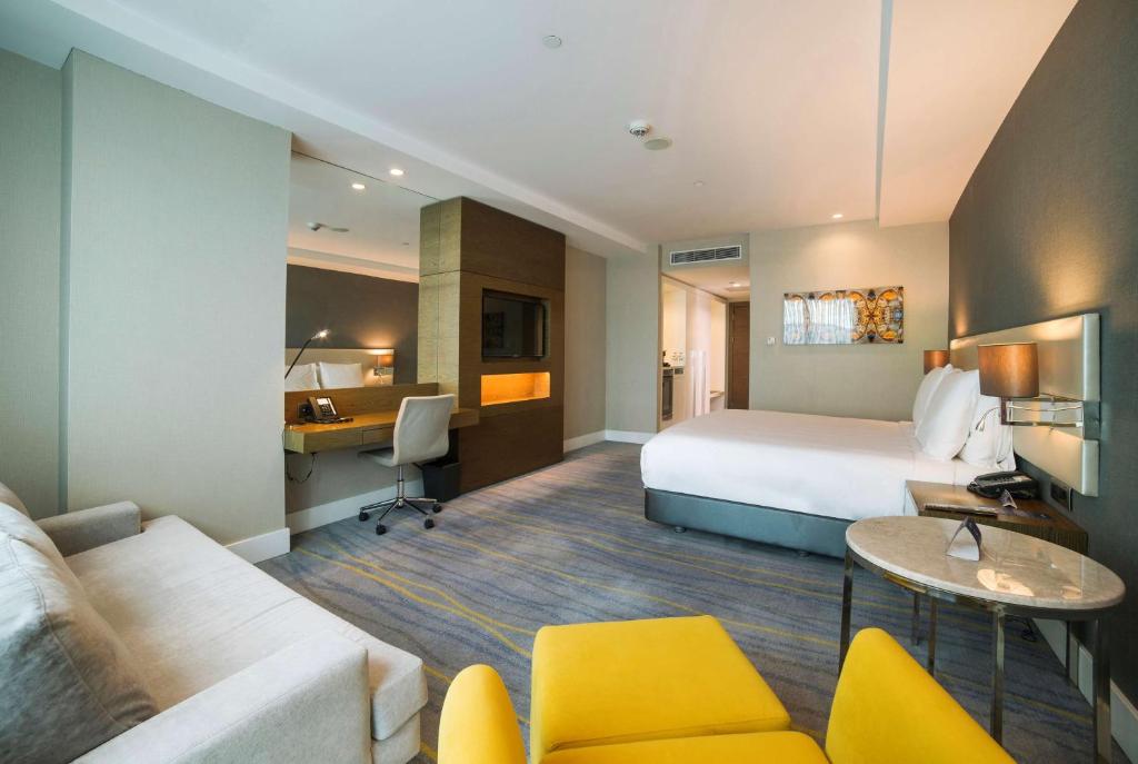 Postel nebo postele na pokoji v ubytování Radisson Blu Hotel, Kayseri
