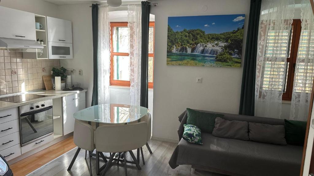 Una cocina o cocineta en Hostel Split