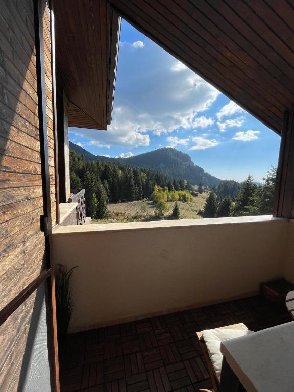 A general mountain view or a mountain view taken from Az apartmant