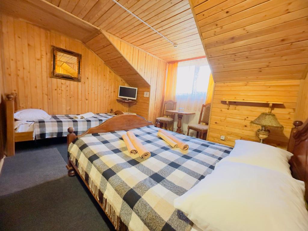Postel nebo postele na pokoji v ubytování Trembita