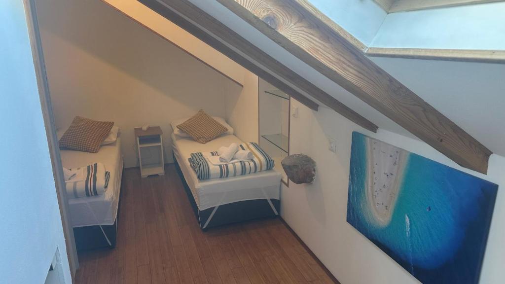 Una cama o camas en una habitación de Hostel Split