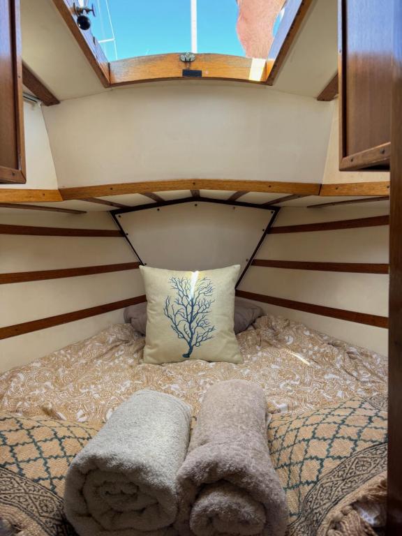 a bed in a small room with a window at Cozy retreat near Barcelona,Tranquility and undeniable charm in Castelldefels