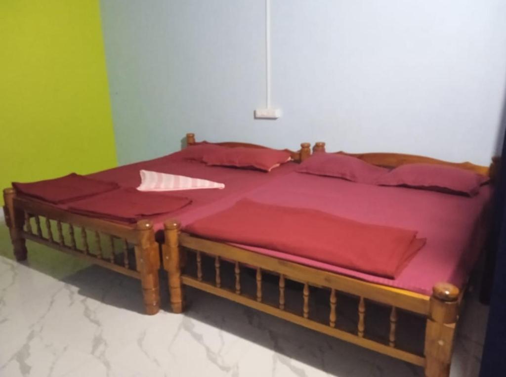 Postel nebo postele na pokoji v ubytování JRN Island sea view Beach Resort Honnavar