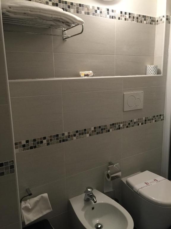 Hotel Holiday- Alla Finestrella - Resim 21