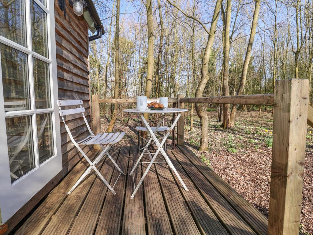 Woodlands Retreat Shepherd's Hut 8