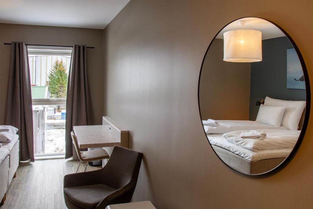 Postel nebo postele na pokoji v ubytování Nordis Hotel Lofoten