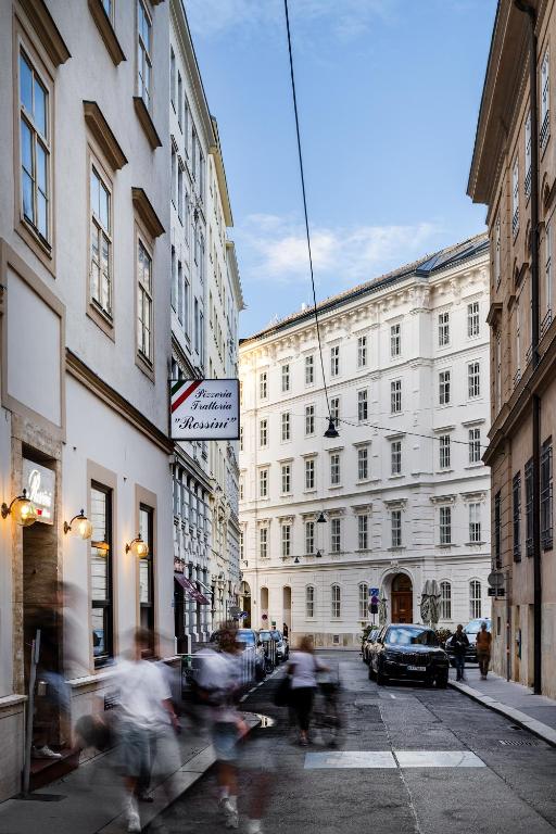 Wilde Vienna Fleischmarkt - Resim 5