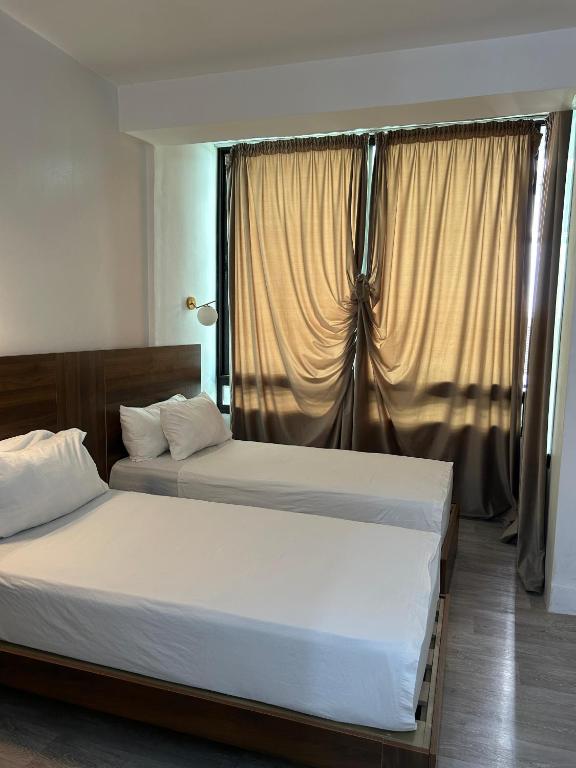 Postel nebo postele na pokoji v ubytování Crystal hotel