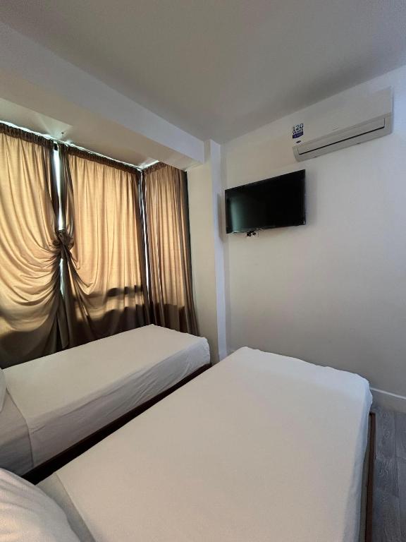 Postel nebo postele na pokoji v ubytování Crystal hotel