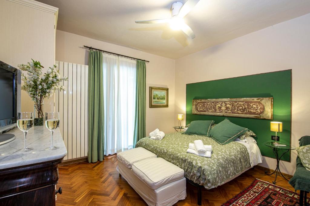 Posteľ alebo postele v izbe v ubytovaní DeiMori LaMassa private villa with pool
