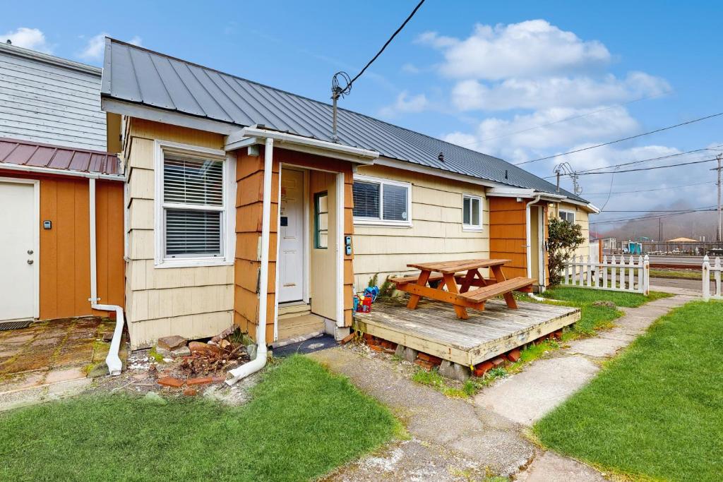 a house with a picnic table in front of it at Starfish 2 in Rockaway Beach