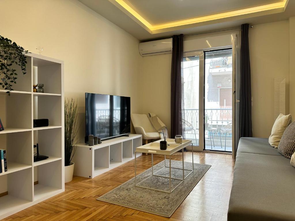 Kypseli Contemporary Comfort for 6