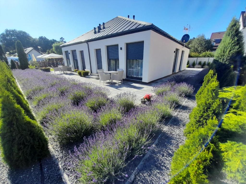 Vonkajšia záhrada v ubytovaní Wisełka Apartamenty Sea & Lake