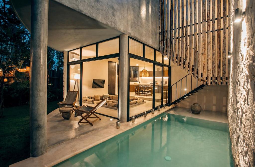 Bazén v ubytování Jungle Boho Villa - Private Pool - Concierge 6B nebo v jeho okolí