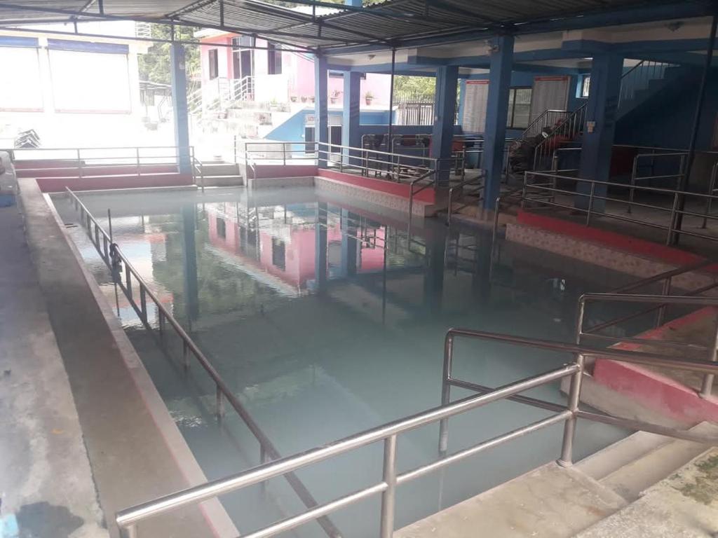 Bazén v ubytování YOLO Near natural hot spring nebo v jeho okolí