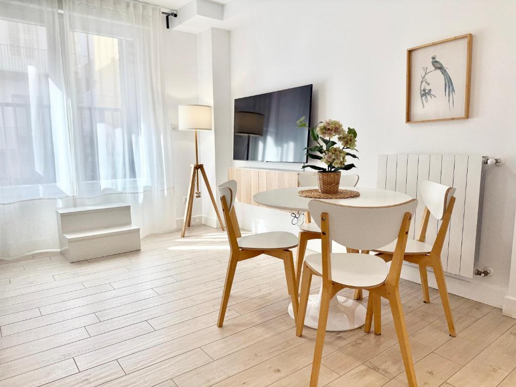Televízia a/alebo spoločenská miestnosť v ubytovaní Castro Holidays - Apto B Nuevo Céntrico con Garaje Gratis