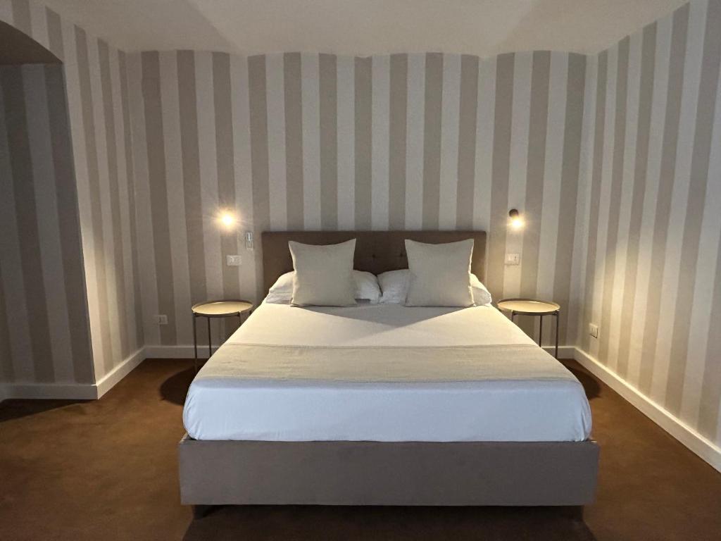 Cama ou camas em um quarto em B&B Baciami Ancora