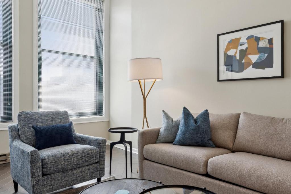 Placemakr Downtown Pittsburgh at The Pennsylvanian - Апартаменты с 1 спальней