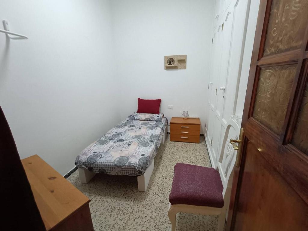 Cozy Guest Room Near Las Canteras Beach in Las Palmas