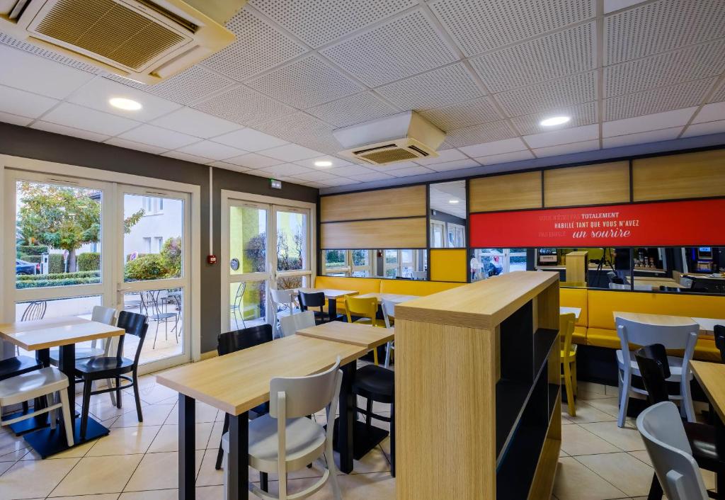 Restaurace v ubytování B&B HOTEL FREJUS Puget-sur-Argens