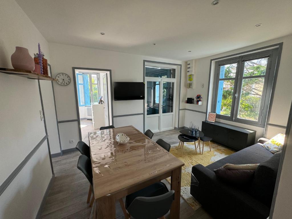 Posezení v ubytování MYRTILLE - Maison 6 personnes avec jardin à 100m de la plage