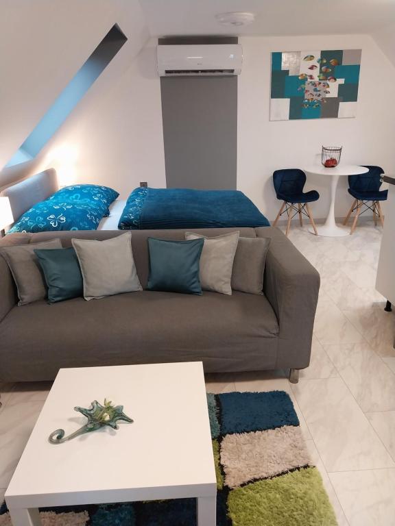 Szöcske Guesthouse In the Danube Bend near Budapestにあるシーティングエリア
