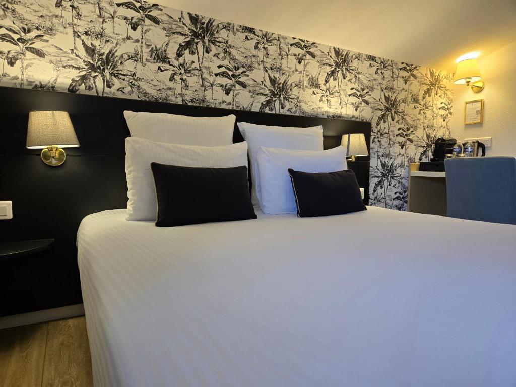 Postel nebo postele na pokoji v ubytování Hôtel Le SAINT-GENIÈS
