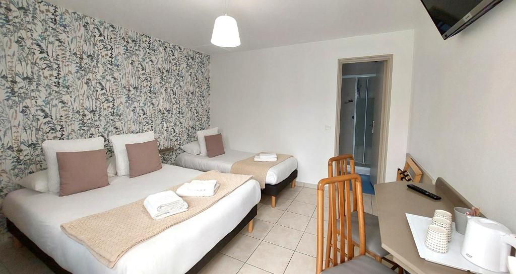Logis Hôtel La Rosière----Situé entre BAYEUX et ARROMANCHES - Comfort-driepersoonskamer
