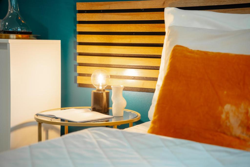 WagnerStays 2BD Suites City Center Residence - Resim 13