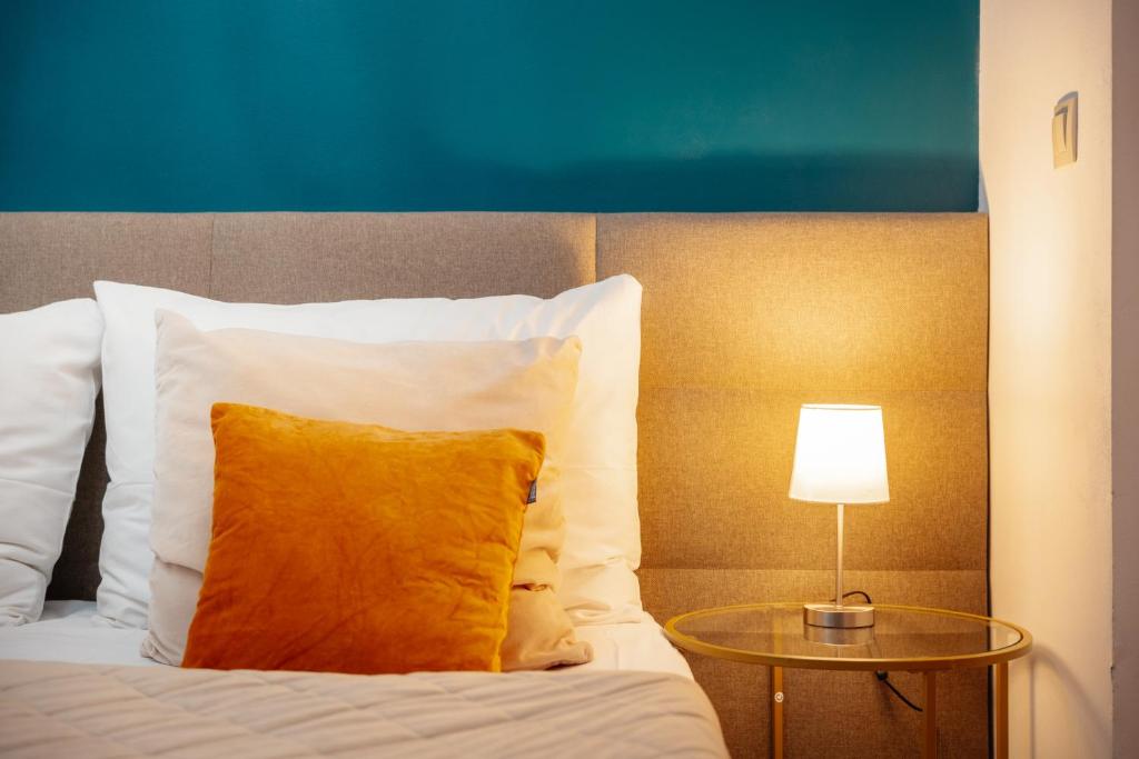 WagnerStays 2BD Suites City Center Residence - Resim 24