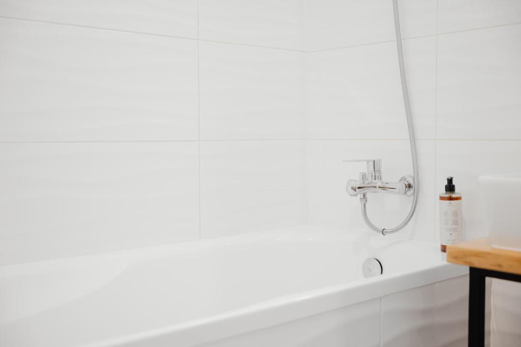 WagnerStays 2BD Suites City Center Residence - Resim 37