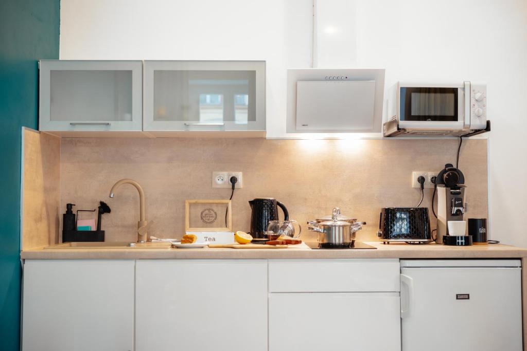 WagnerStays 2BD Suites City Center Residence - Resim 41