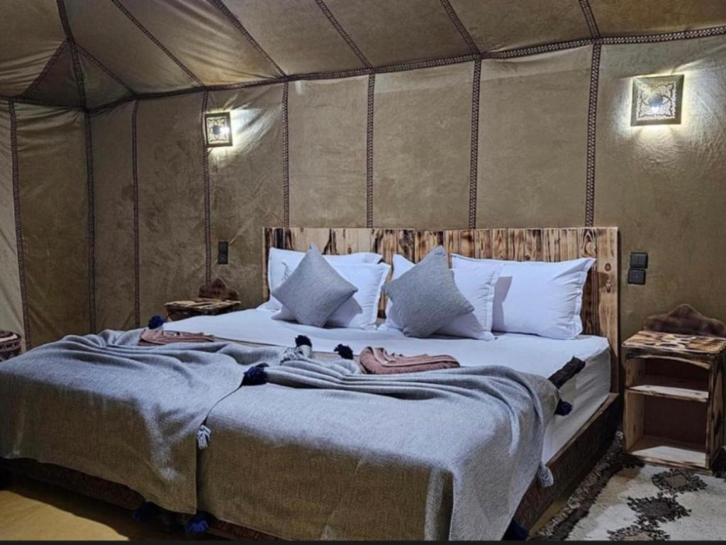 Postel nebo postele na pokoji v ubytování Expedition Luxury camp
