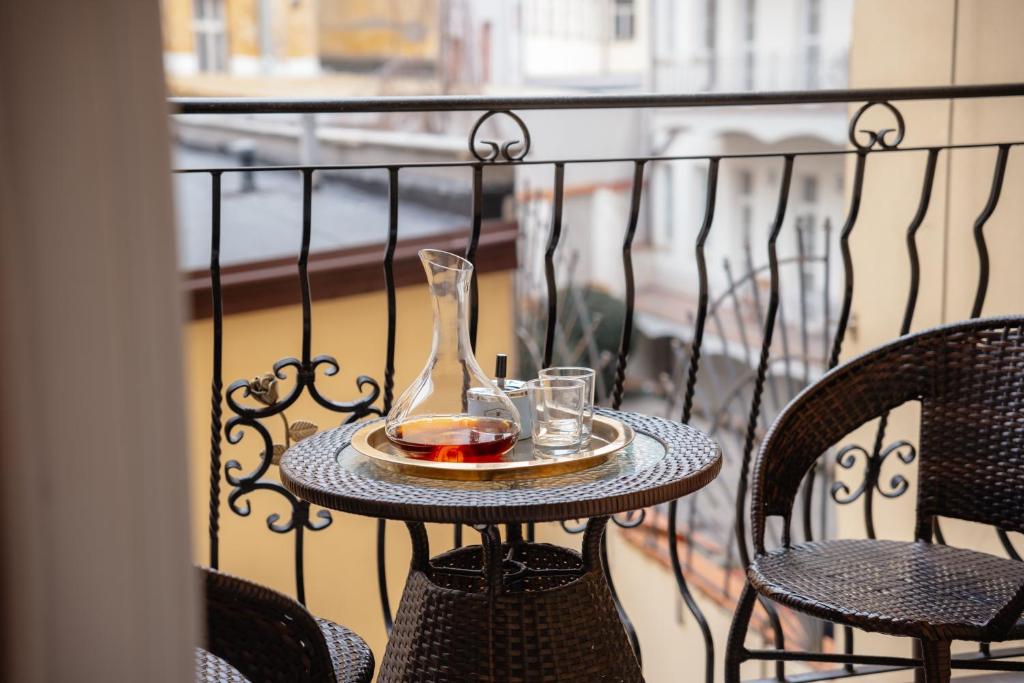 WagnerStays 2BD Suites City Center Residence - Resim 40