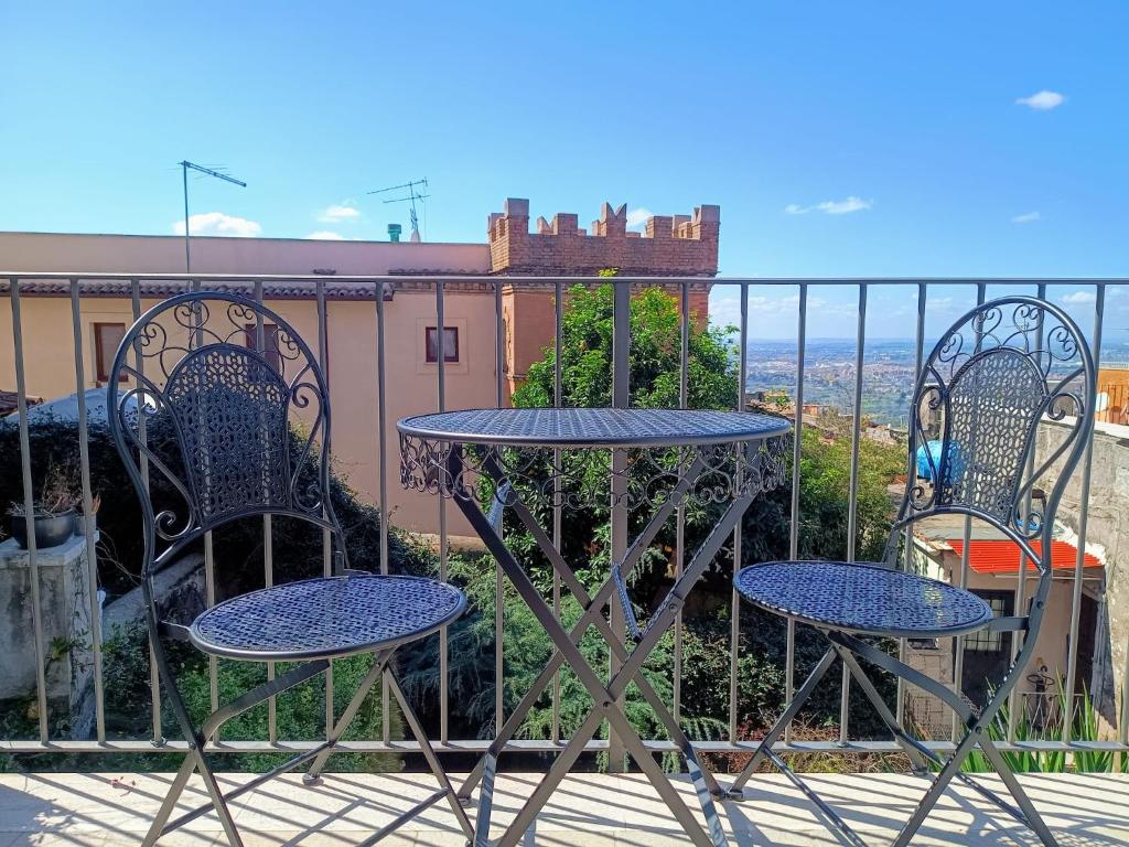 a table and two chairs sitting on a balcony at Casa di Daddo in Tivoli