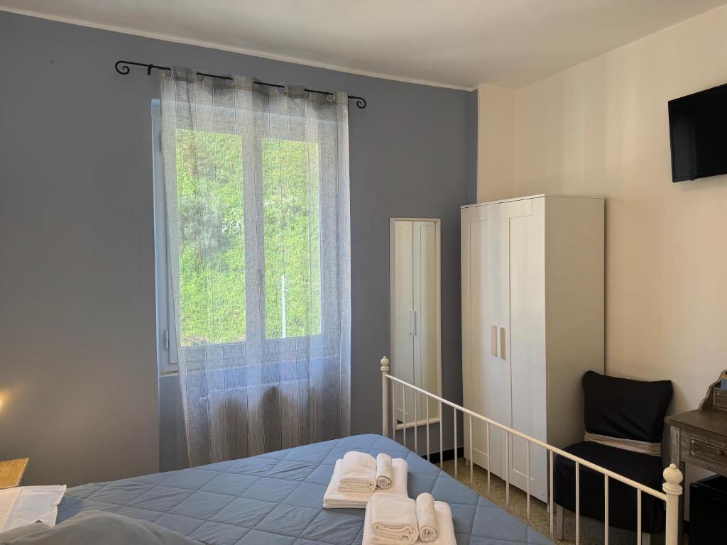 Postel nebo postele na pokoji v ubytování Pippo a Vernazza Rooms
