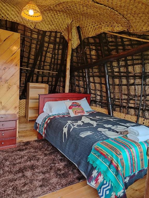 Postel nebo postele na pokoji v ubytování Wasi Andina Lodge