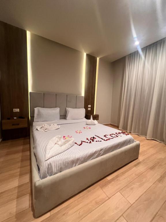 Postel nebo postele na pokoji v ubytování Imhotep Pyramids Hotel