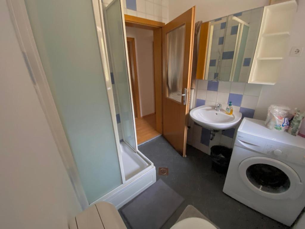 A bathroom at Fröccs Apartmann
