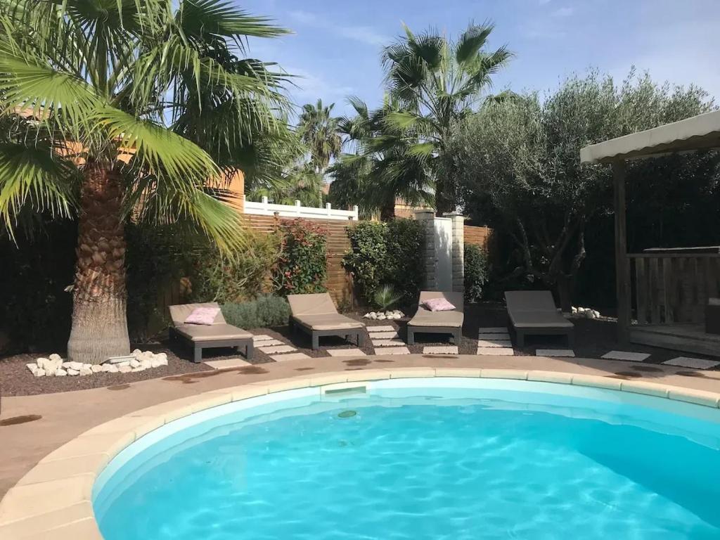 Swimmingpoolen hos eller tæt på Villa spacieuse avec piscine à Agde de 150 m²_2