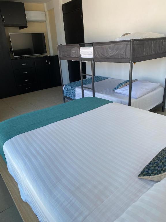Postel nebo postele na pokoji v ubytování FRENTE PLAYA vista al mar, PISCINA DE USO EXCLUSIVO
