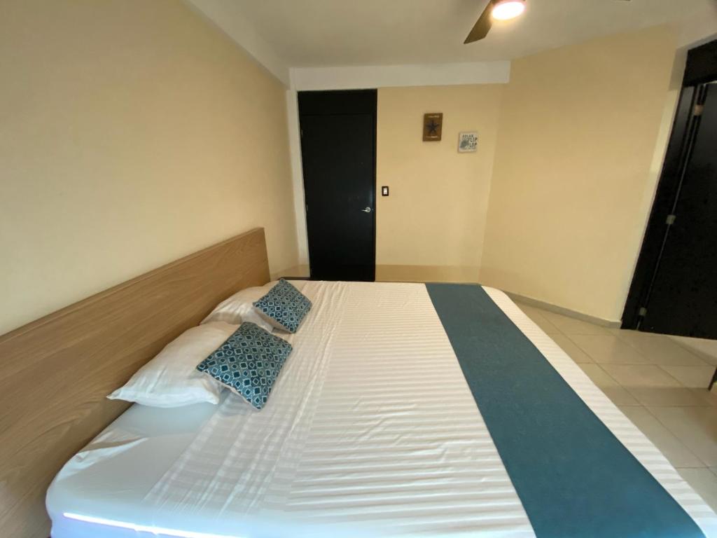 Postel nebo postele na pokoji v ubytování FRENTE PLAYA vista al mar, PISCINA DE USO EXCLUSIVO