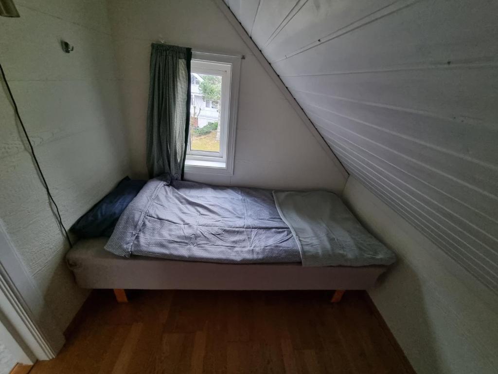 Postel nebo postele na pokoji v ubytování Leilighet Vikeland- single 2 bedrooms apartment