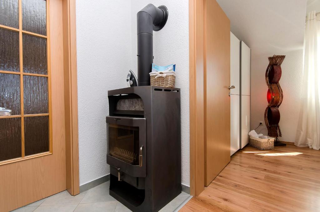 Kuchyň nebo kuchyňský kout v ubytování Apartments Ani